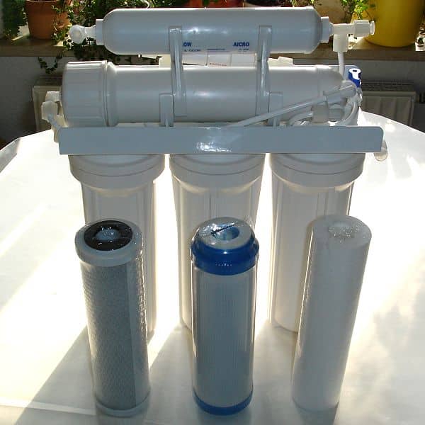 Osmoseanlage älterer Bauart mit 3 Filtergehäusen